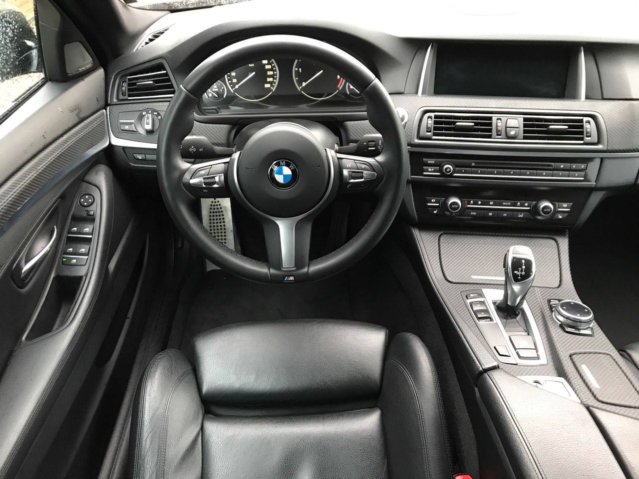 Kolejne #Listwy #Dekory #BMW #F10 #F11 #Obszycie #Odnowa #Drugiezycie po montażu. Efekt jak widać ?? Też chcesz odświeżyć wnętrze swojego auta? Koniecznie dzwoń do nas!